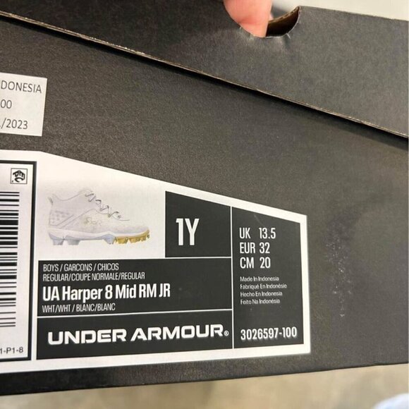 Brand new Under Armour baseball cleats. (Honeycomb). Size 1 youth. - Picture 8 of 9